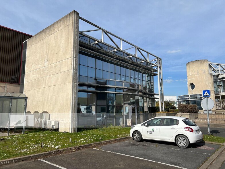 Route Principale Du Port, Gennevilliers to rent - Building Photo - Image 3 of 8