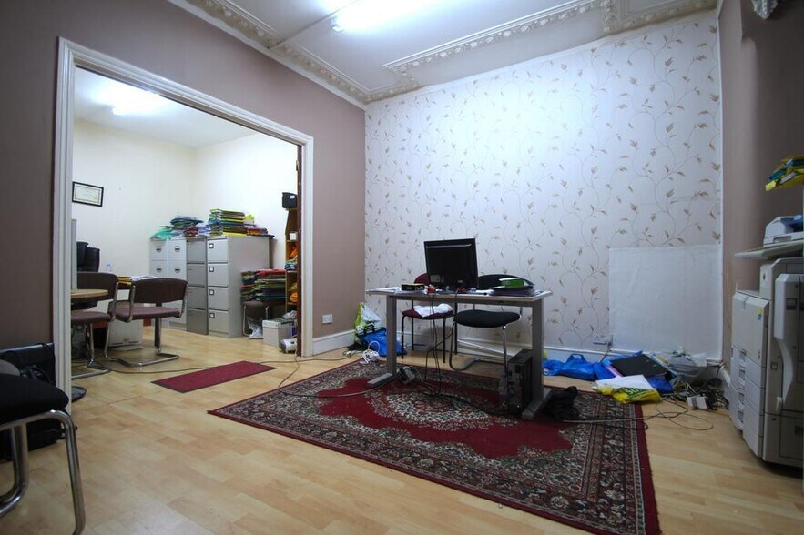 329 High Street North, London for sale - Building Photo - Image 3 of 25