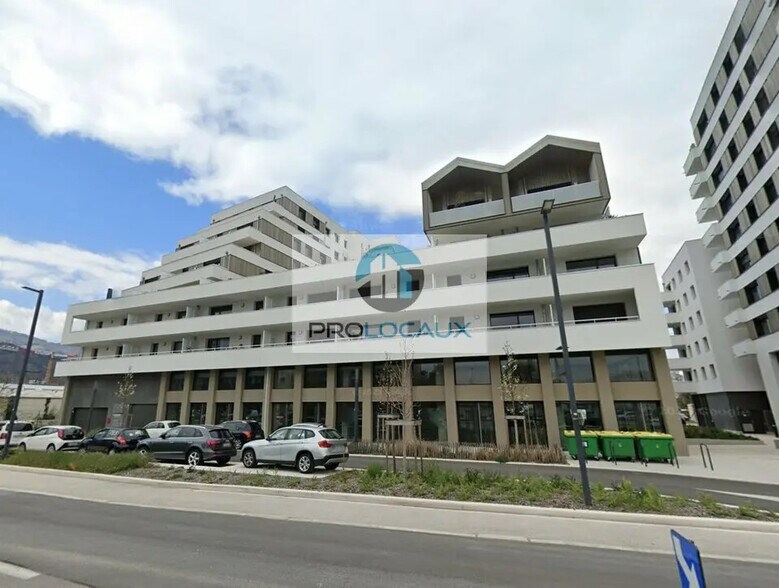 Retail in Le Pont-de-Claix for sale - Building Photo - Image 1 of 5