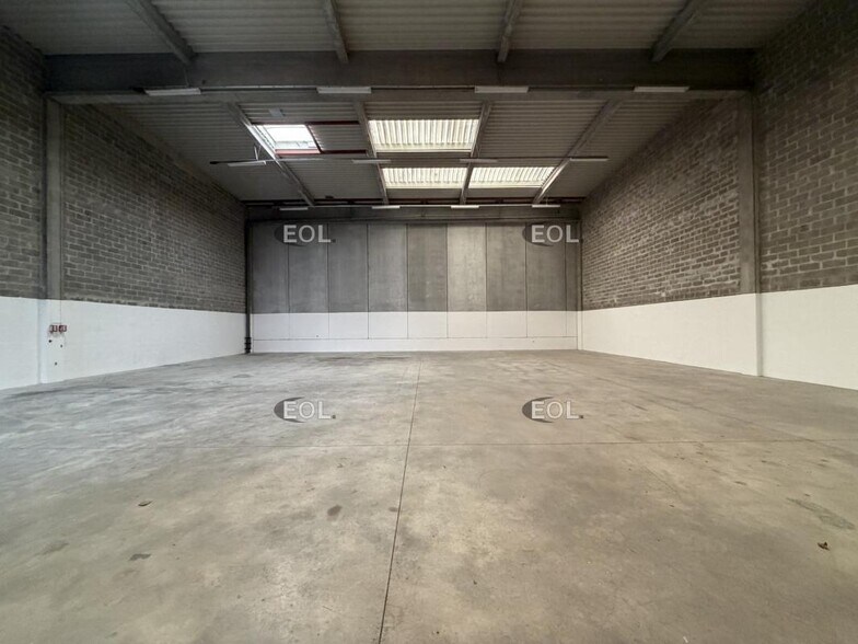 Industrial in Moissy-Cramayel to rent - Interior Photo - Image 2 of 7