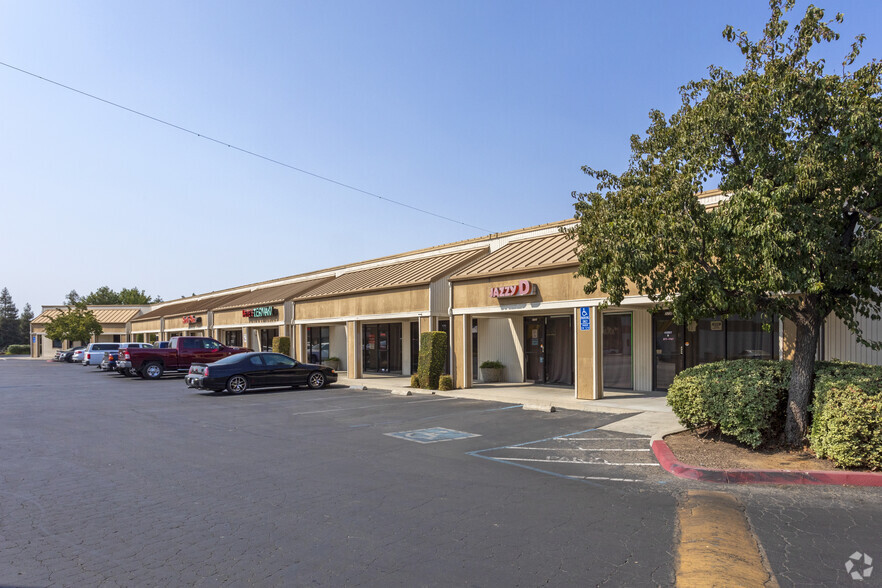 2700-2780 W Shaw Ave, Fresno, CA for rent - Building Photo - Image 3 of 9