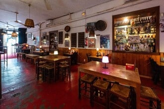 Retail in Arenys de Mar, Barcelona to rent Interior Photo- Image 1 of 13