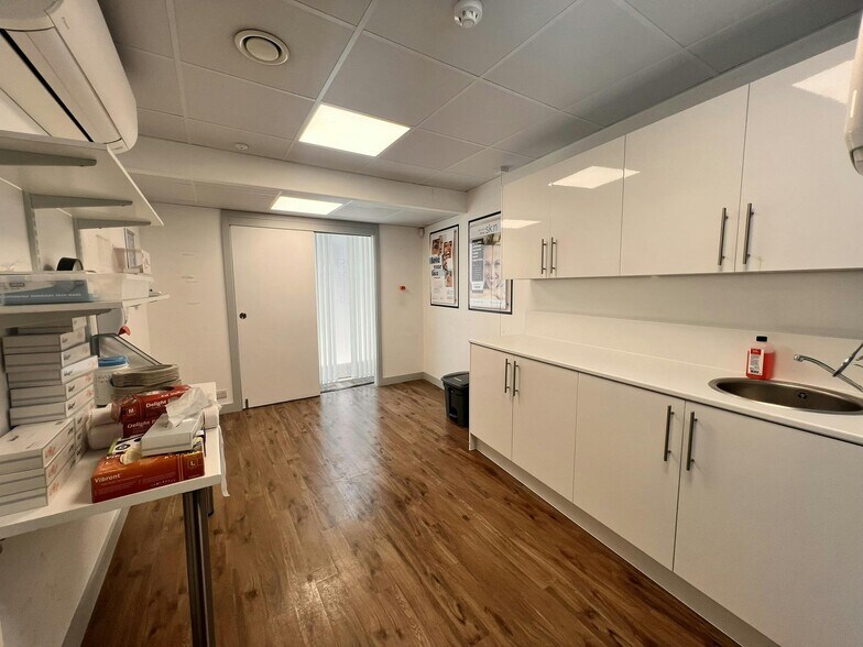 Monck St, London to rent - Interior Photo - Image 3 of 7