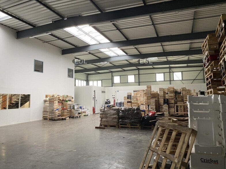Industrial in Saint-Priest to rent - Interior Photo - Image 3 of 13