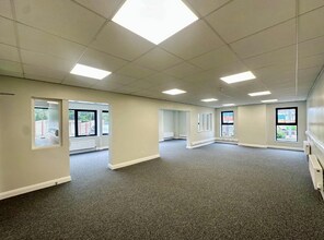 72 Cathedral Rd, Armagh to rent Interior Photo- Image 1 of 7