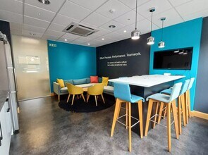 Balcombe Rd, Crawley to rent Interior Photo- Image 2 of 5