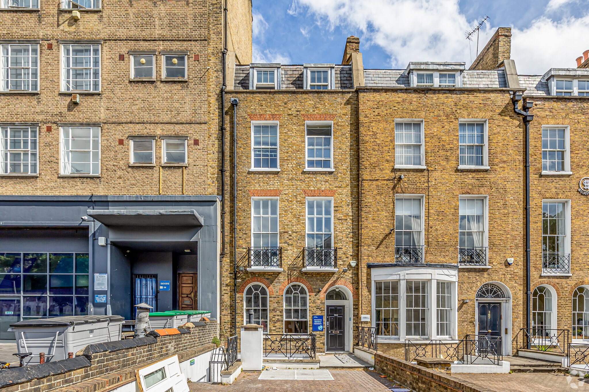 359 City Rd, London to rent Primary Photo- Image 1 of 11