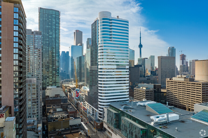 250 Yonge St, Toronto, ON for rent - Building Photo - Image 1 of 6