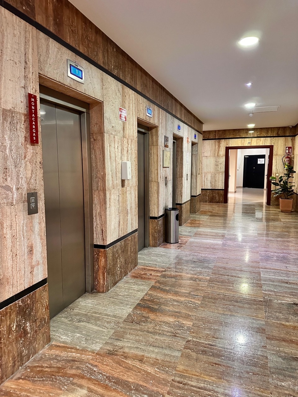 Office in Madrid, Madrid for sale Interior Photo- Image 1 of 18
