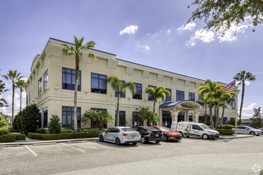 5540 W Executive Dr, Tampa, FL for rent - Building Photo - Image 1 of 16