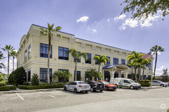 5540 W Executive Dr, Tampa, FL for rent Building Photo- Image 1 of 17