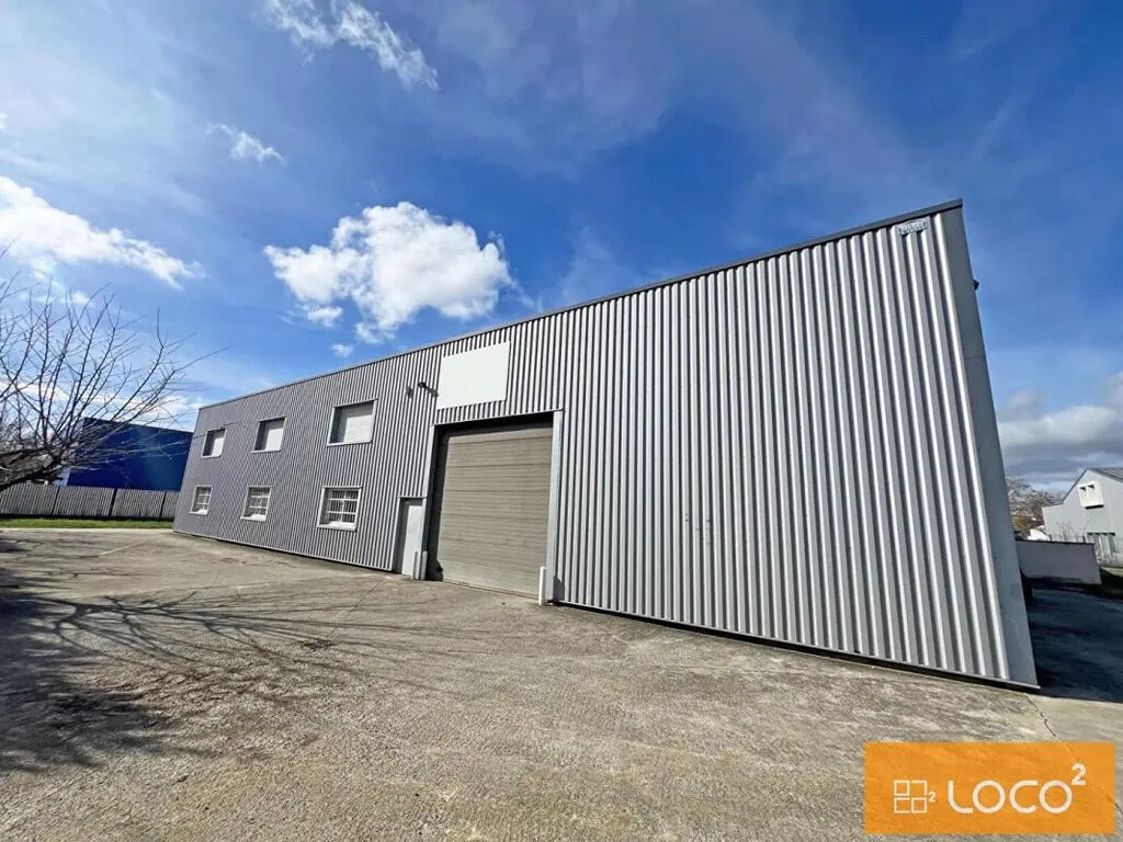 Location Local d'activités 745 m² - Photo 1