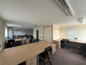 Brunel Dr, Newark to rent Interior Photo- Image 2 of 11