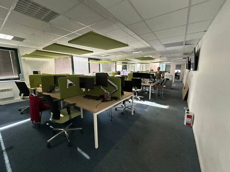 Office in Bordeaux to rent - Interior Photo - Image 2 of 8