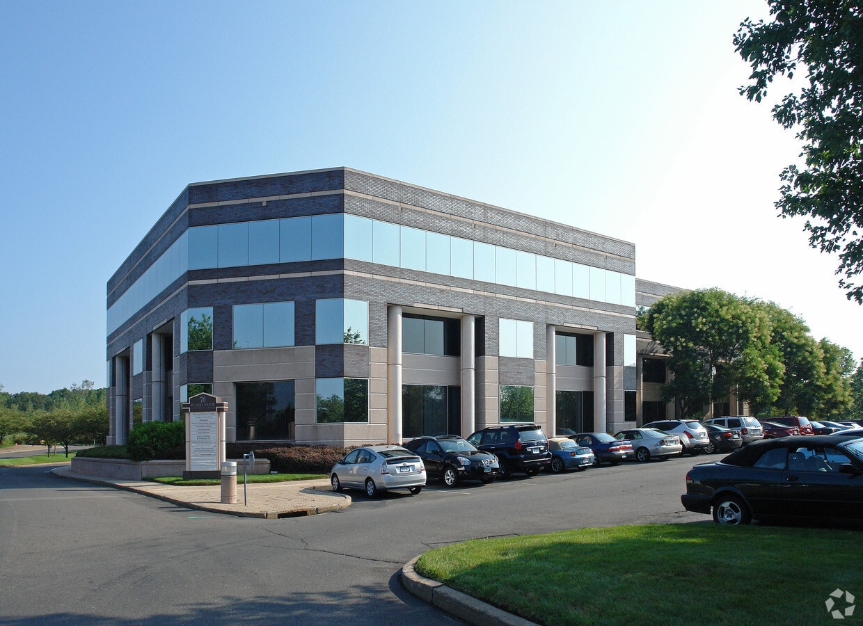 76 Batterson Park Rd, Farmington 06032