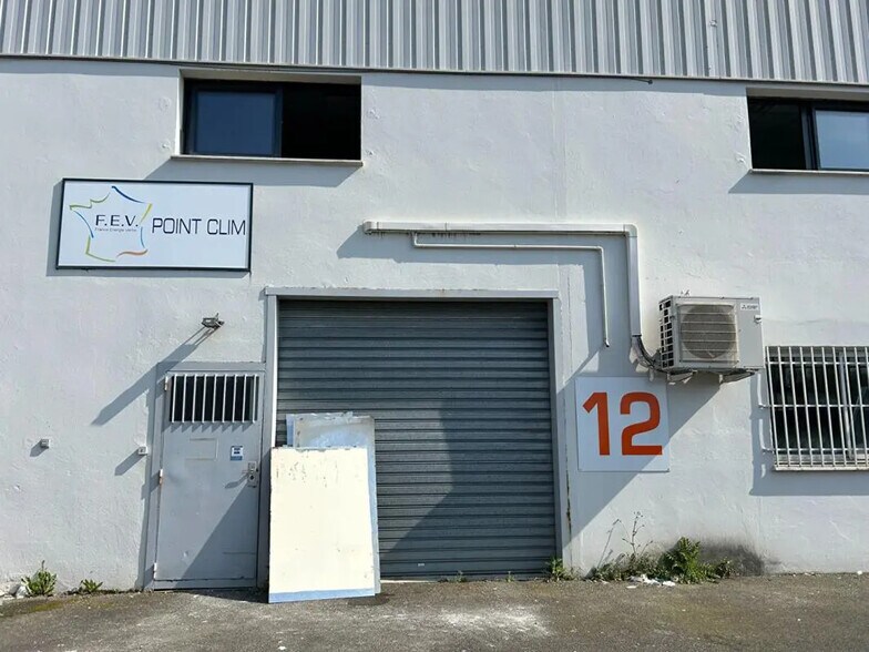 Light Industrial in Eysines to rent - Building Photo - Image 1 of 8