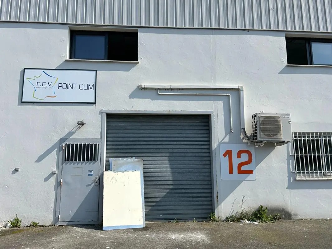 Light Industrial in Eysines to rent Building Photo- Image 1 of 9