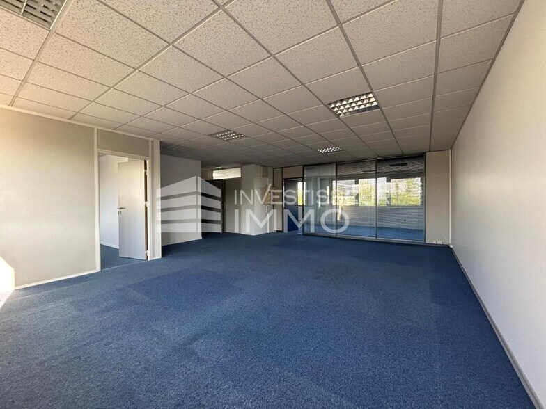 Office in Mitry Mory to rent - Interior Photo - Image 1 of 4