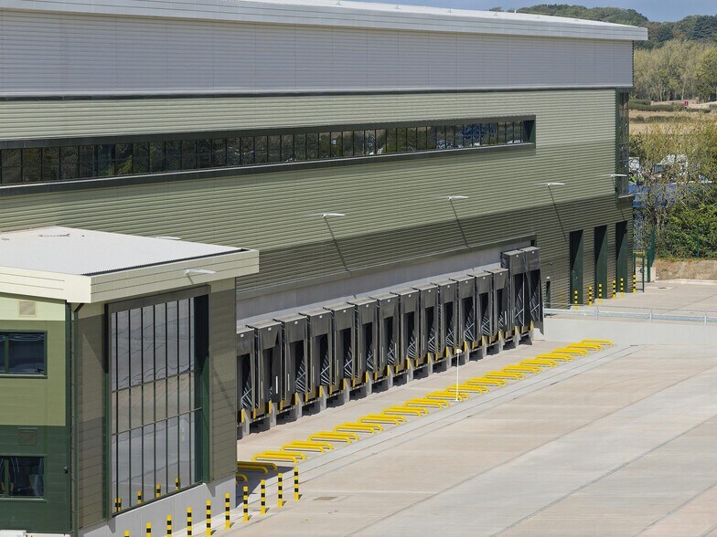 Aveling Way, Worksop to rent - Building Photo - Image 3 of 5