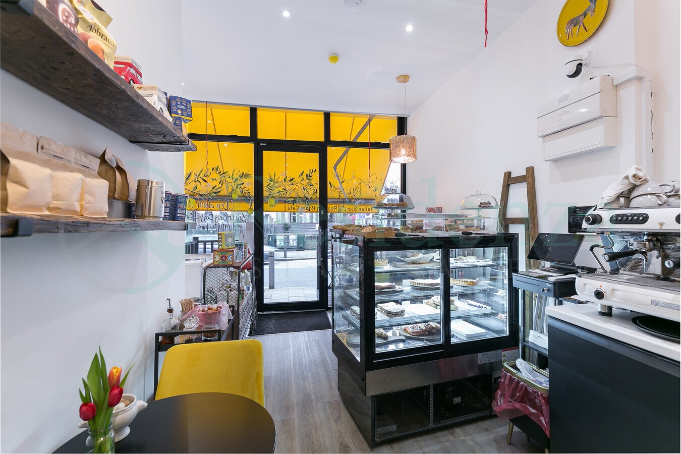 92 Bedford Hl, London, LND SW12 9HR - Unit Retail -  - Interior Photo - Image 1 of 7