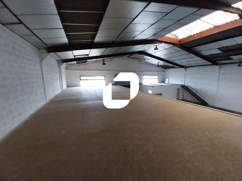 Light Industrial in Saint-Priest to rent - Interior Photo - Image 3 of 10