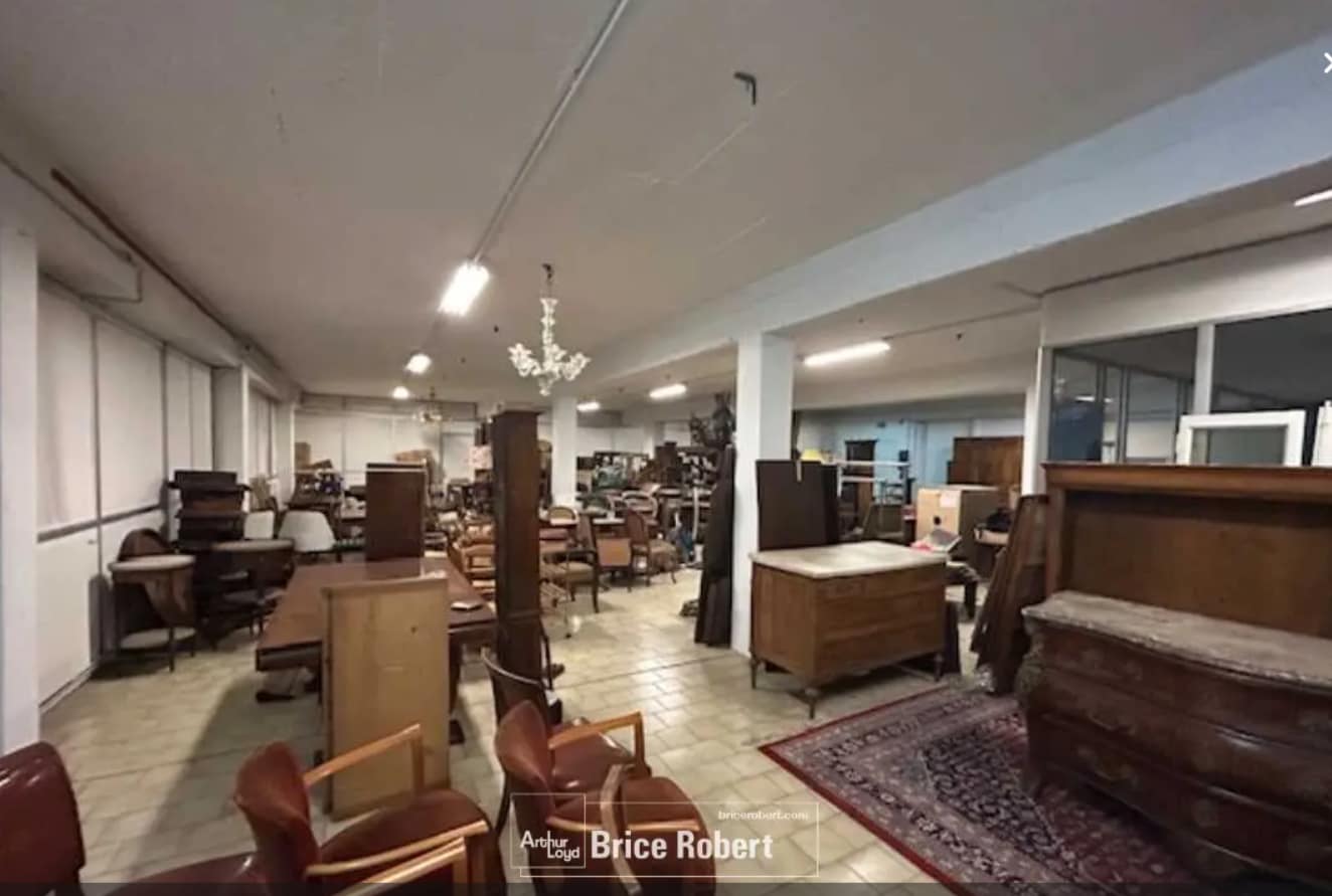 Light Industrial in Villeurbanne to rent Interior Photo- Image 1 of 3