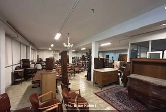 Light Industrial in Villeurbanne to rent Interior Photo- Image 1 of 3