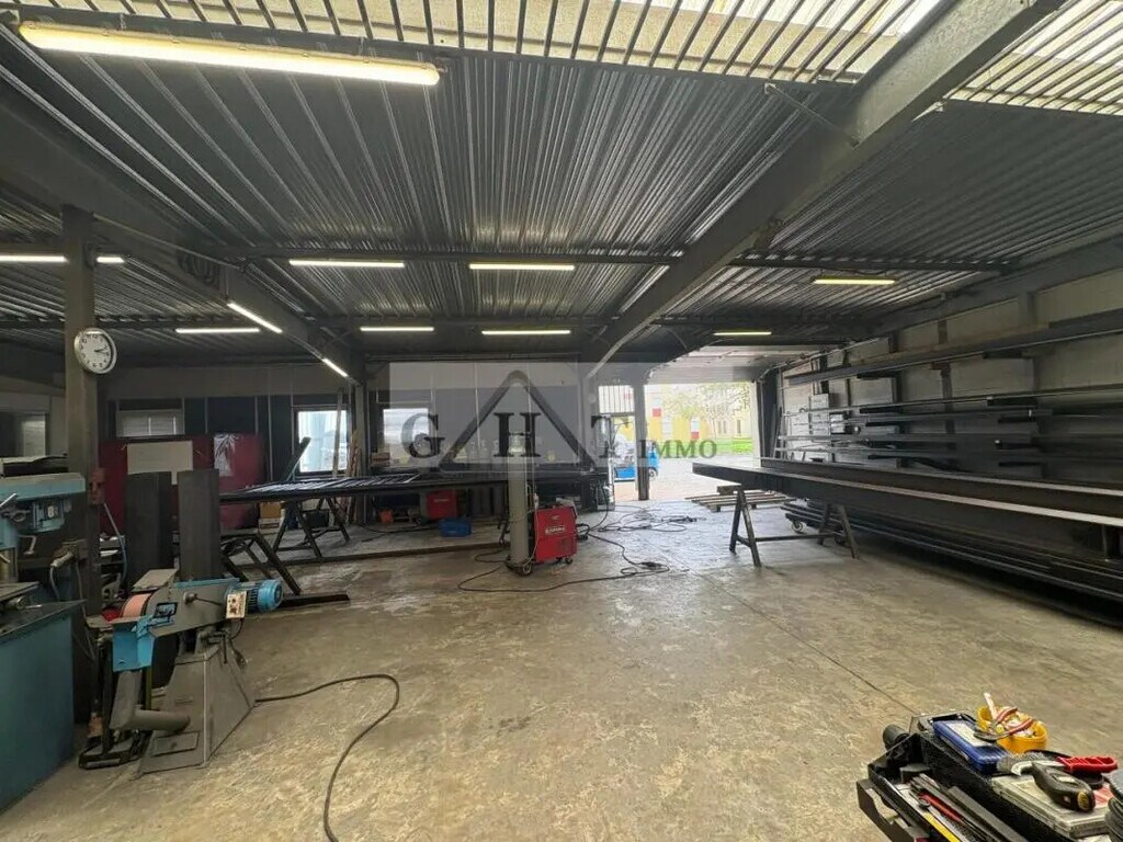Vente Entrepôt 370 m² - Photo 1