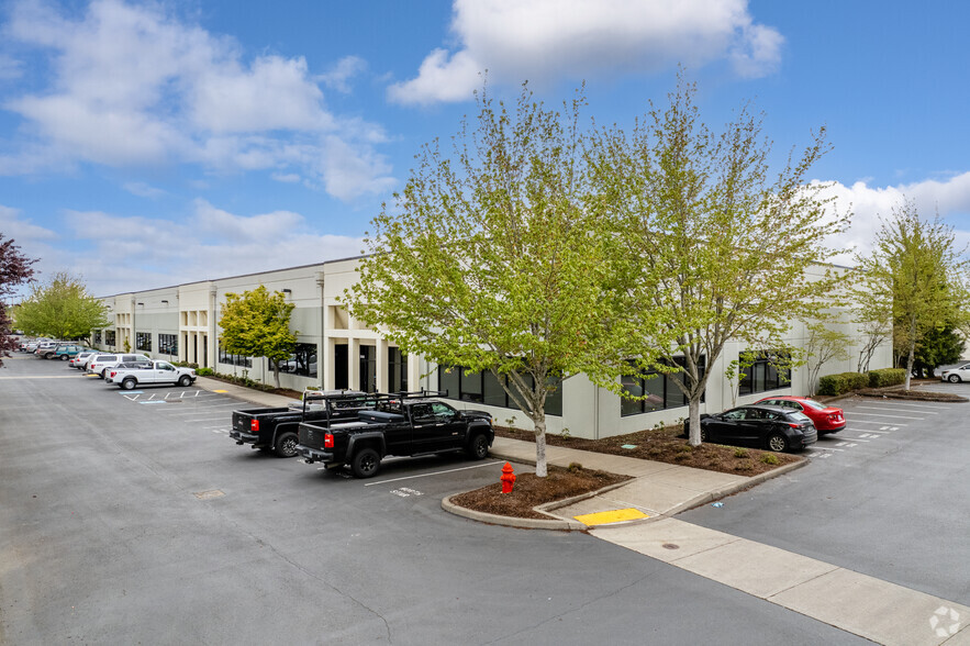 3004-3044 NE 181st Ave, Portland, OR for rent - Primary Photo - Image 1 of 5