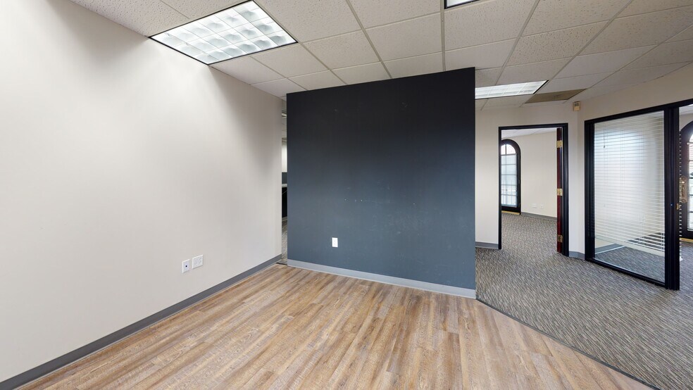 8220 N Hayden Rd, Scottsdale, AZ to rent - Matterport 3D Scan - Image 2 of 23