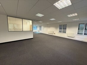 Farrington Way, Eastwood to rent Interior Photo- Image 2 of 6