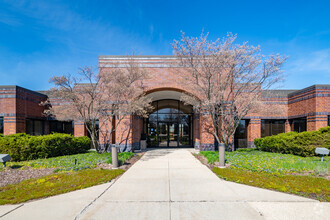 11925 W Lake Park Dr, Milwaukee, WI for rent Building Photo- Image 1 of 7