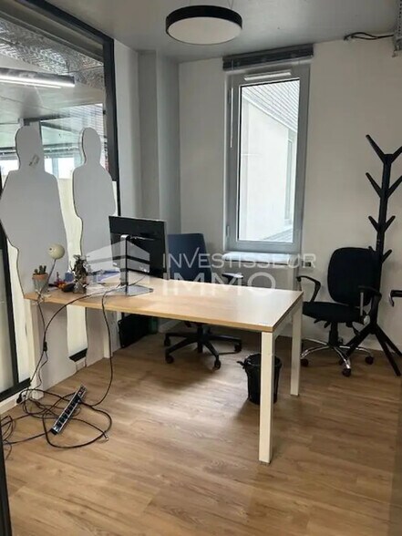 Office in Suresnes to rent - Interior Photo - Image 1 of 7