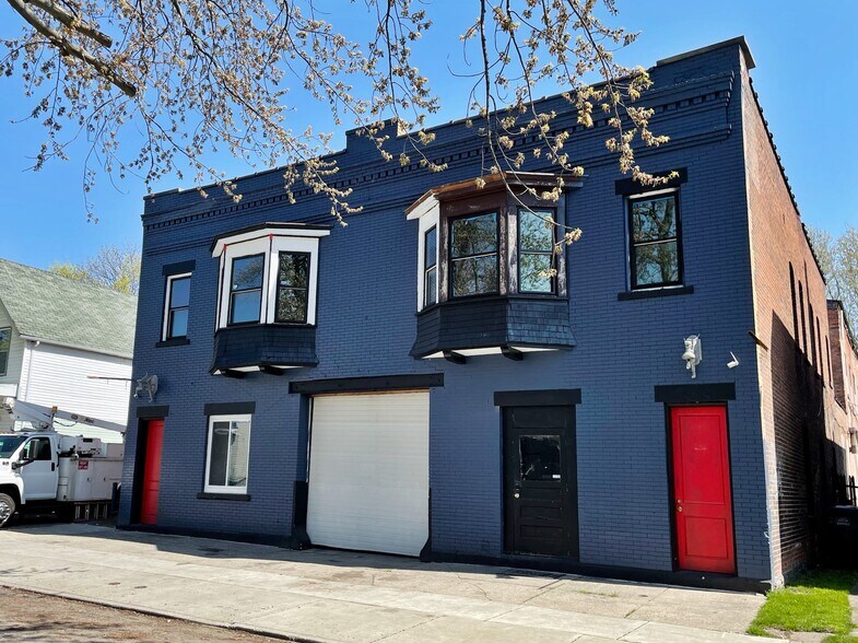 451 Vermont St, Buffalo 14213 UK