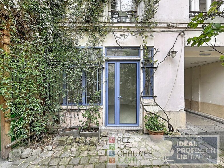 Light Industrial in Paris to rent - Building Photo - Image 1 of 7