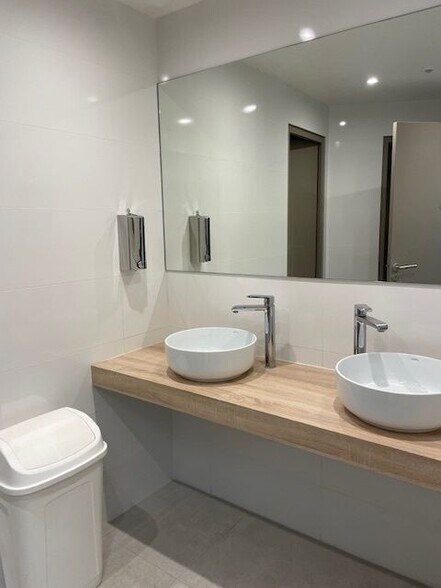 Office in Rosny-sous-Bois to rent - Building Photo - Image 3 of 4