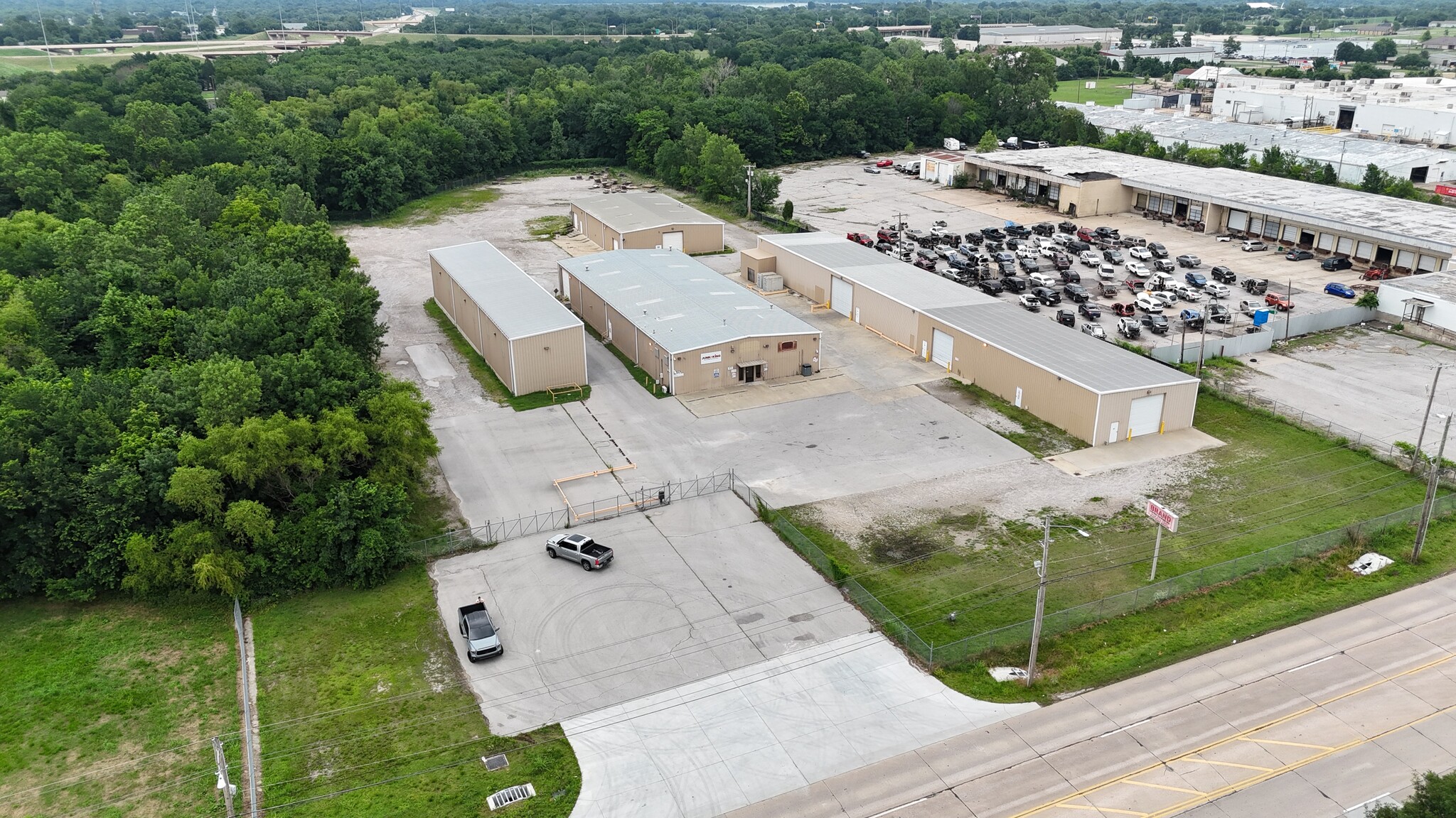 2751 E Apache St, Tulsa, OK for rent Building Photo- Image 1 of 10