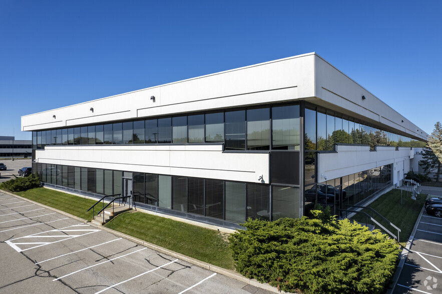 5600 Cancross Ct, Mississauga, ON for sale - Building Photo - Image 3 of 5