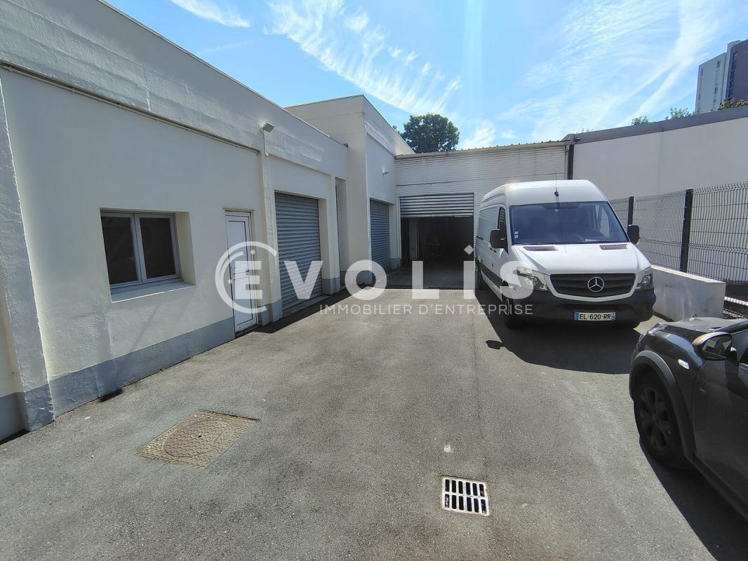 Light Industrial in Noisy Le Sec to rent Building Photo- Image 1 of 10