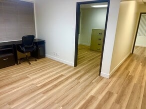 187 E Wilbur Rd, Thousand Oaks, CA to rent Interior Photo- Image 1 of 4