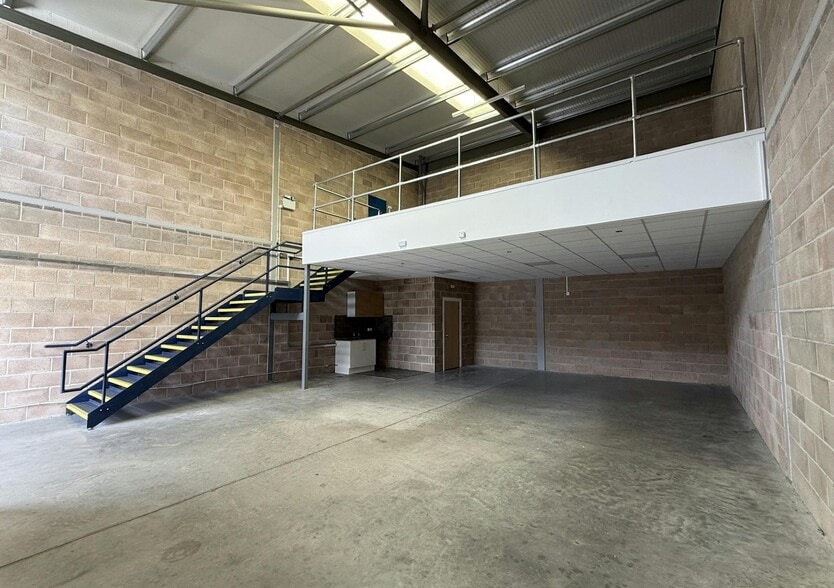 Southmead Clos, Swindon to rent - Interior Photo - Image 2 of 5