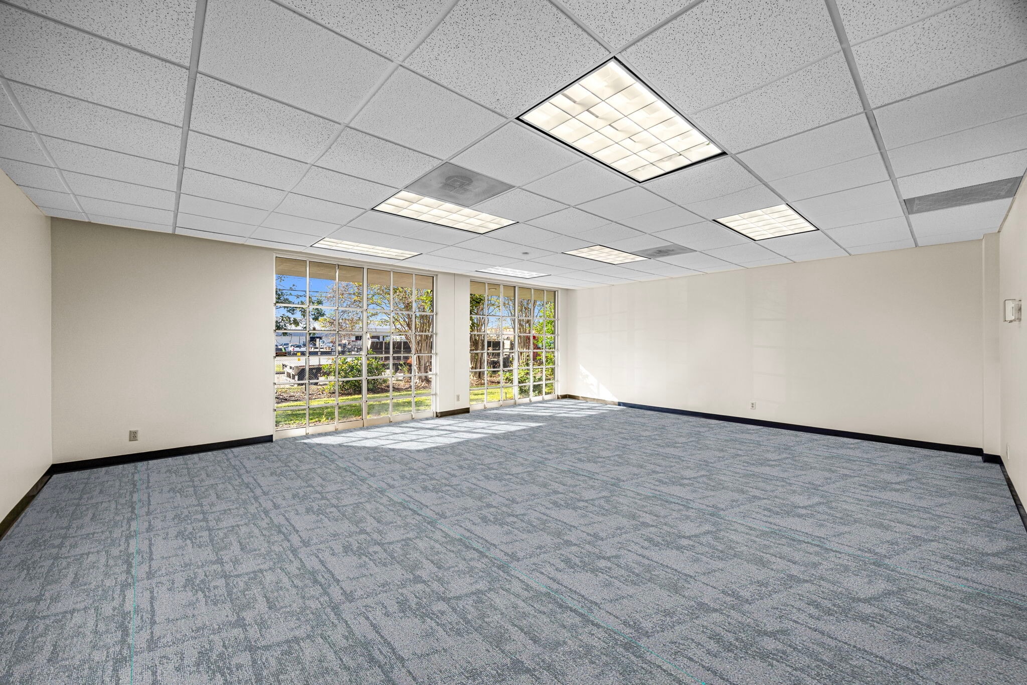 6880 Wynnwood Dr, Houston, TX to rent Interior Photo- Image 1 of 6