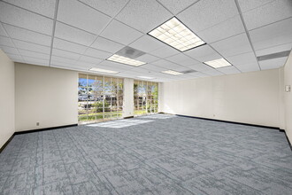 6880 Wynnwood Dr, Houston, TX to rent Interior Photo- Image 1 of 6