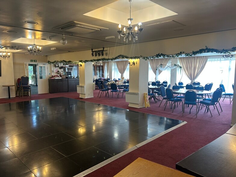 Reigate Hl, Reigate to rent - Building Photo - Image 2 of 5