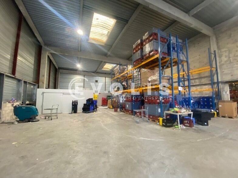 Light Industrial in Boissy Saint Leger to rent - Interior Photo - Image 2 of 28