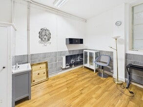 35A High St, Barnet to rent Interior Photo- Image 2 of 4