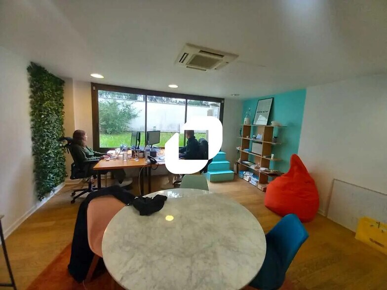 Office in Montrouge for sale - Building Photo - Image 2 of 10