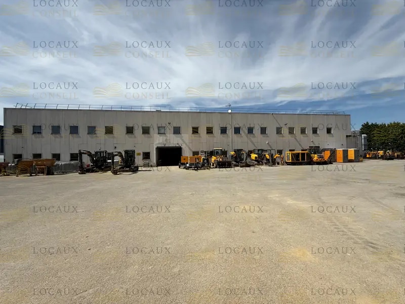 Light Industrial in Roissy-en-France to rent Primary Photo- Image 1 of 7