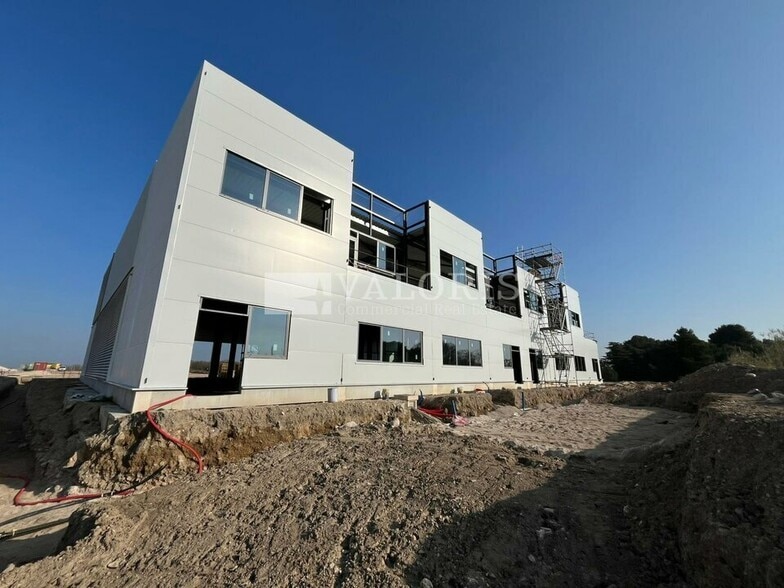 Light Industrial in Marignane for sale - Building Photo - Image 3 of 12