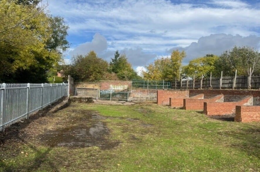 Harrogate Rd, Leeds to rent - Building Photo - Image 2 of 3